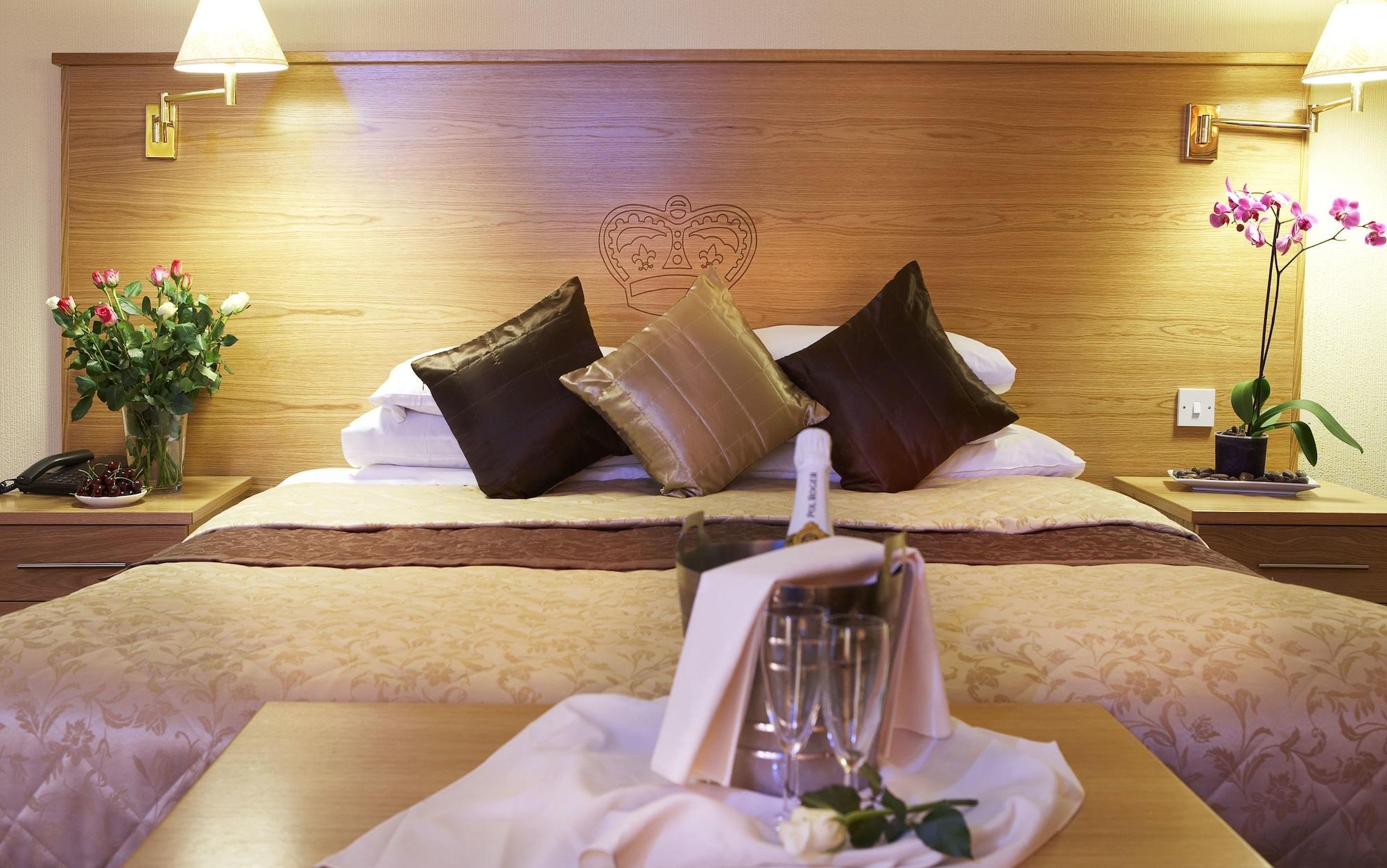 Hotel Crown By Compass Hospitality 4*